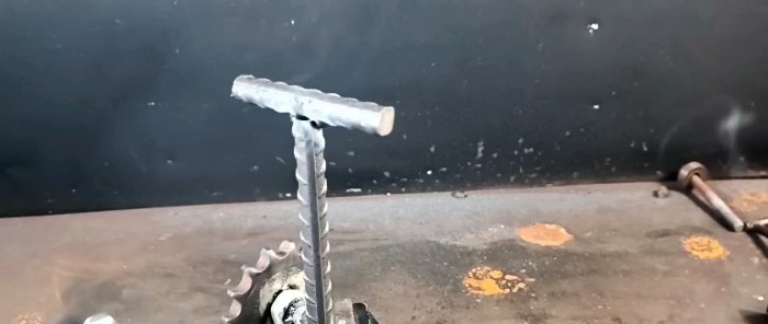 Hvordan lage en mini håndbor fra et par tannhjul