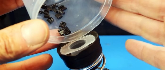 Sådan laver du flydende plastiklim til reparation af plastprodukter