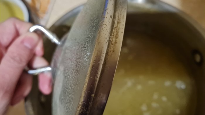 Tester et hjemmedyrket preparat for glasslokk