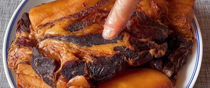 Duftendes Schweinefleisch, mariniert in Sojasauce