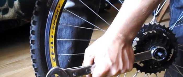Como fazer a manutenção de um cubo de roda de bicicleta com rolamentos industriais