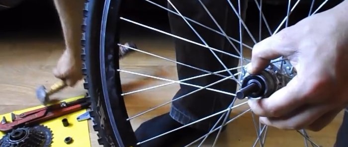 Como fazer a manutenção de um cubo de roda de bicicleta com rolamentos industriais