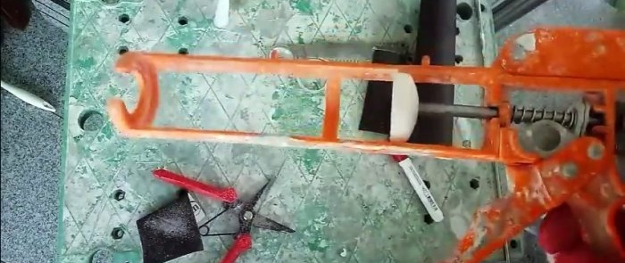 How to make a gun for quickly grouting tile joints