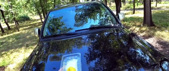 Een goedkope manier om een ​​autovoorruit perfect transparant te maken