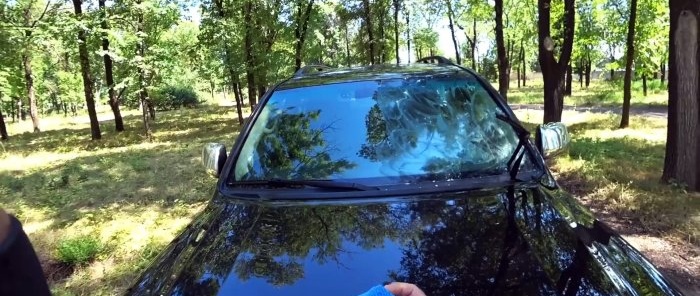Uma maneira barata de tornar o pára-brisa de um carro perfeitamente transparente