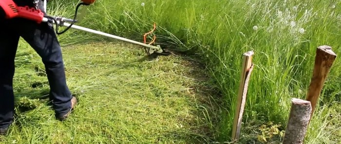 Attachment for cutting tall grass with a trimmer