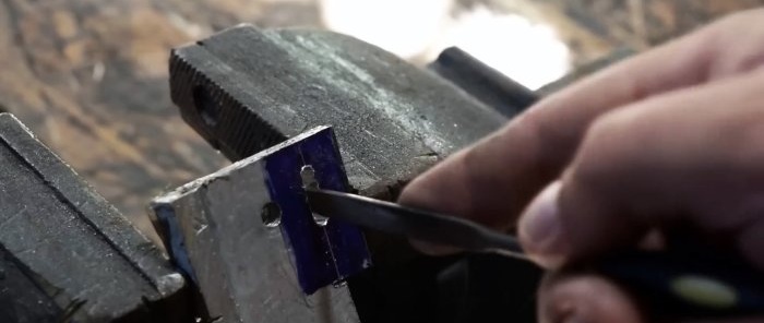 Come riparare un coltello da cucina con il gambo rotto