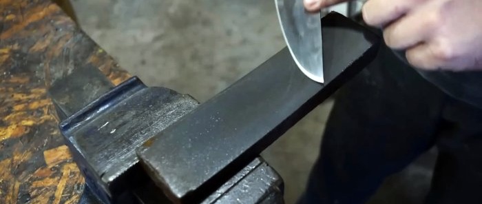 Sådan reparerer du en køkkenkniv med et knækket skaft