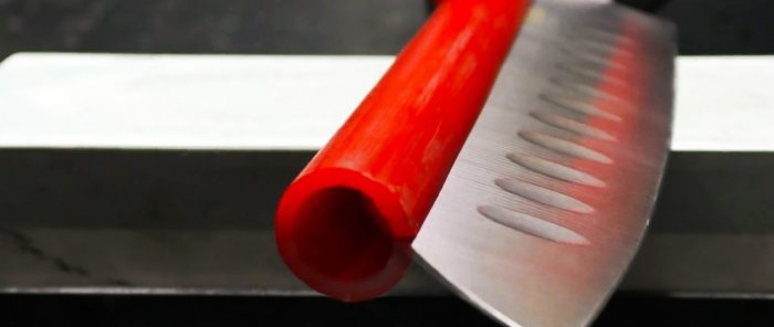 La forma más sencilla de afilar un cuchillo hasta una navaja sin habilidades ni súper afiladores