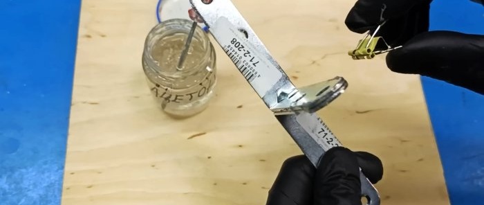 DIY liquid plastic para sa pagpuno ng mga hulma at pagdikit ng lahat