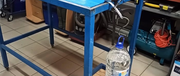 Plastica liquida fai da te per riempire gli stampi e incollare il tutto