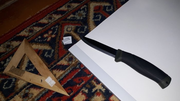 Hur man monterar en stor golvspegel för ett minimalt pris
