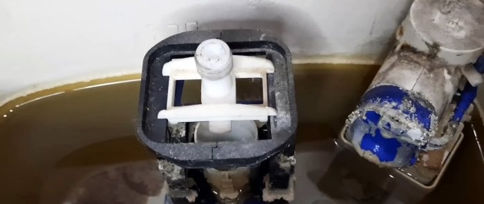 How to remove lime and rust from a toilet cistern in no time