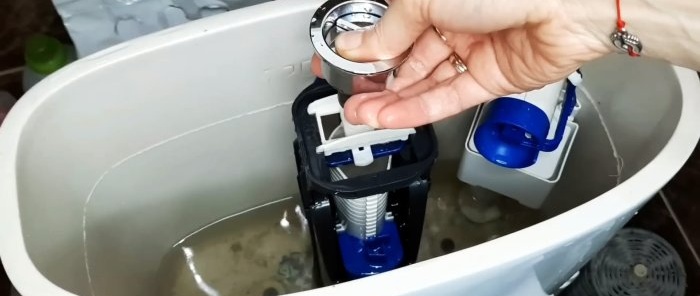 How to remove lime and rust from a toilet cistern in no time