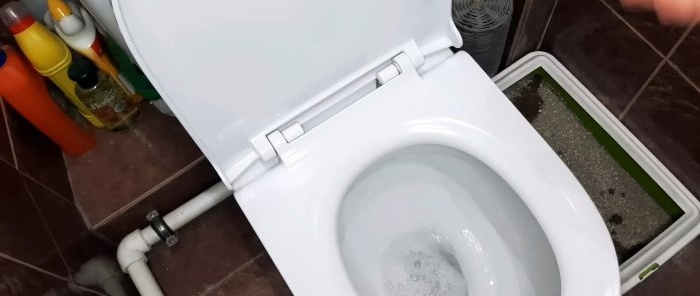 Kaip greitai pašalinti kalkes ir rūdis iš tualeto bako